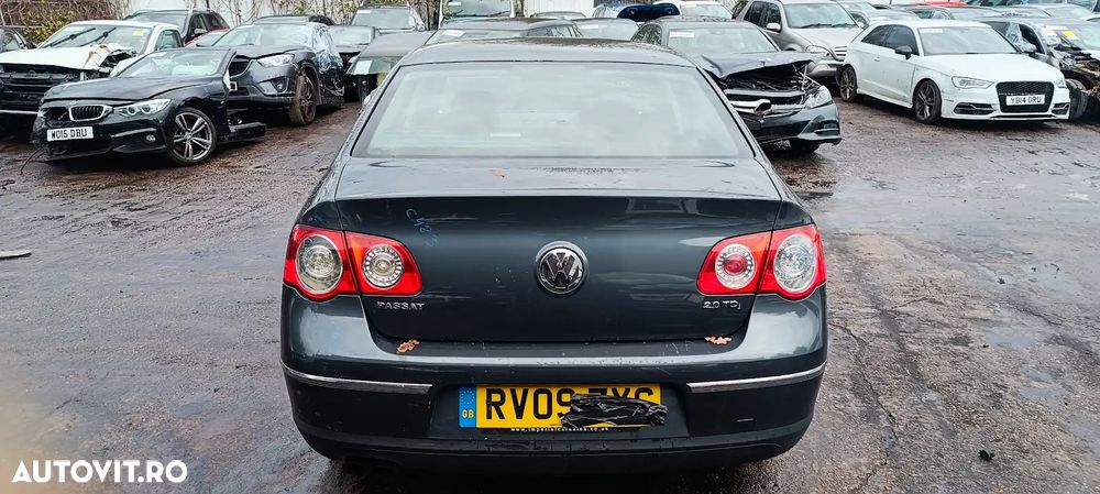 Dezmembrari / Dezmembrez Volkswagen Passat B6 (3C2) 2.0 TDI CBAB cutie viteze manuala cod culoare LK7X - 3