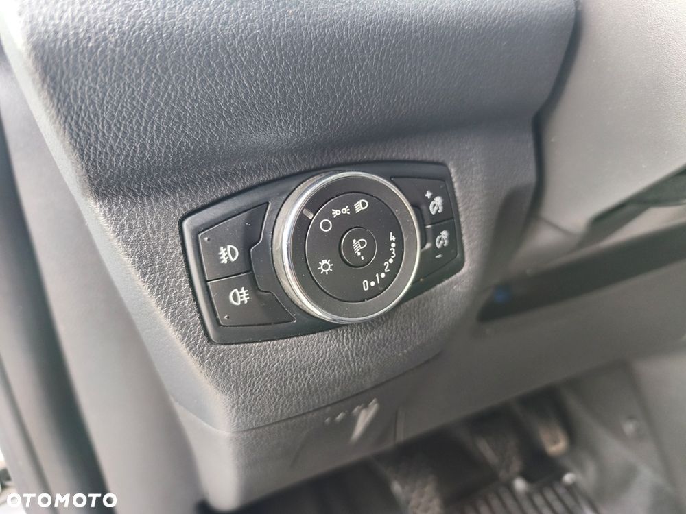 Ford Transit Courier - 26