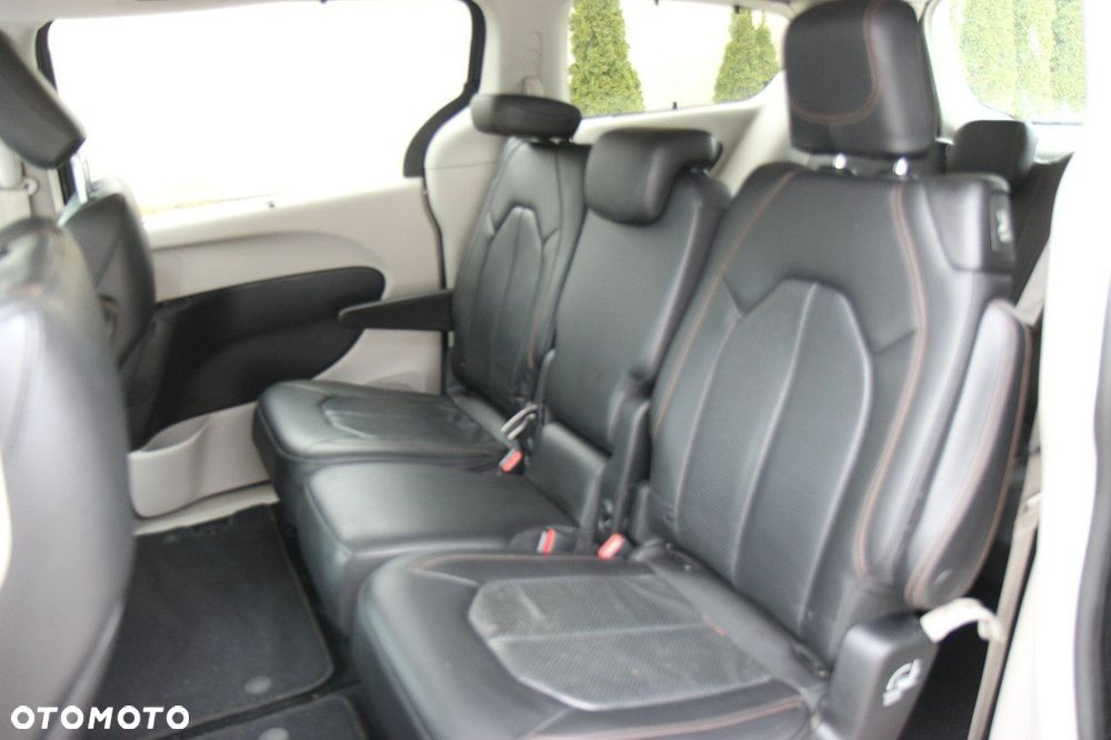 Chrysler Pacifica - 34