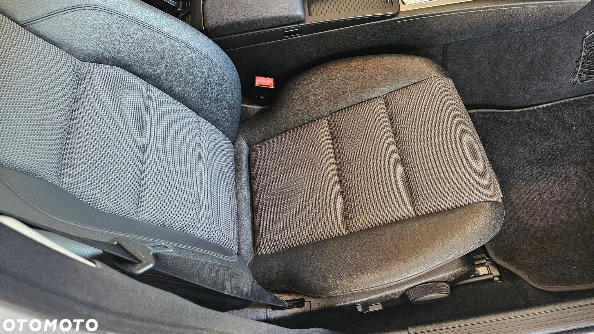 Mercedes-Benz Klasa C 180 CGI Automatik BlueEFFICIENCY Avantgarde - 18