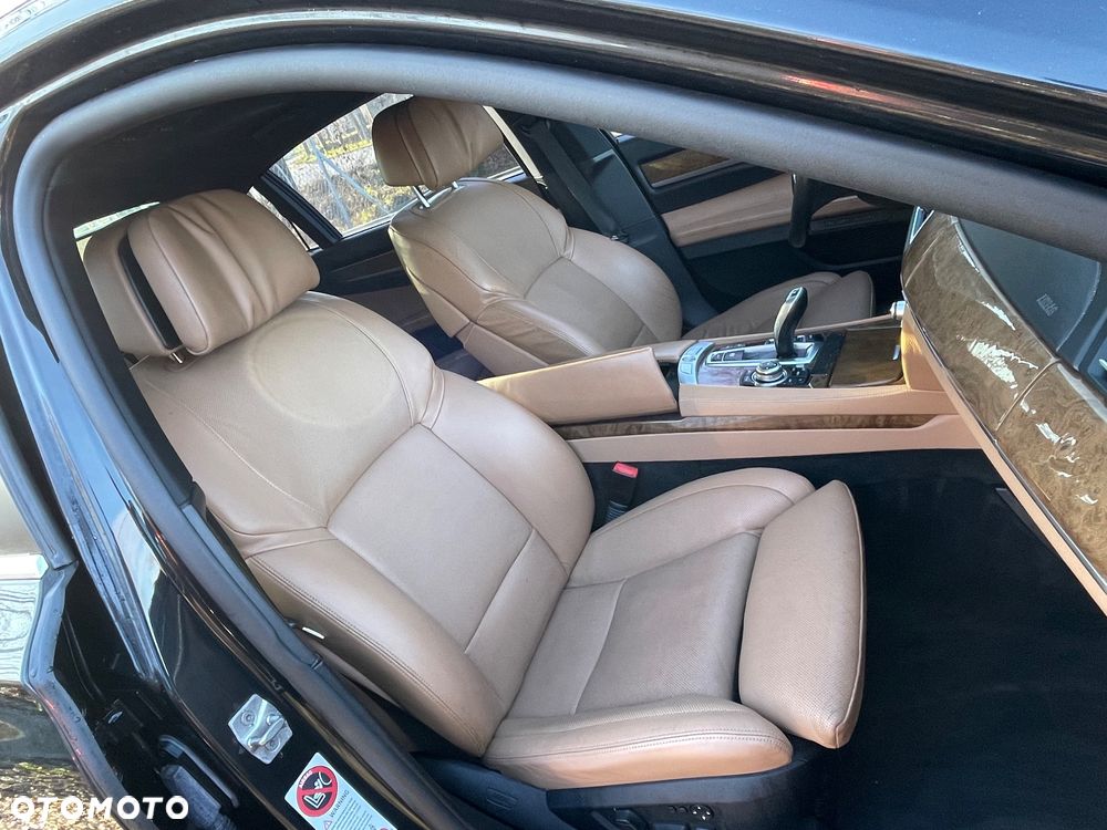 BMW Seria 7 750i L xDrive - 11
