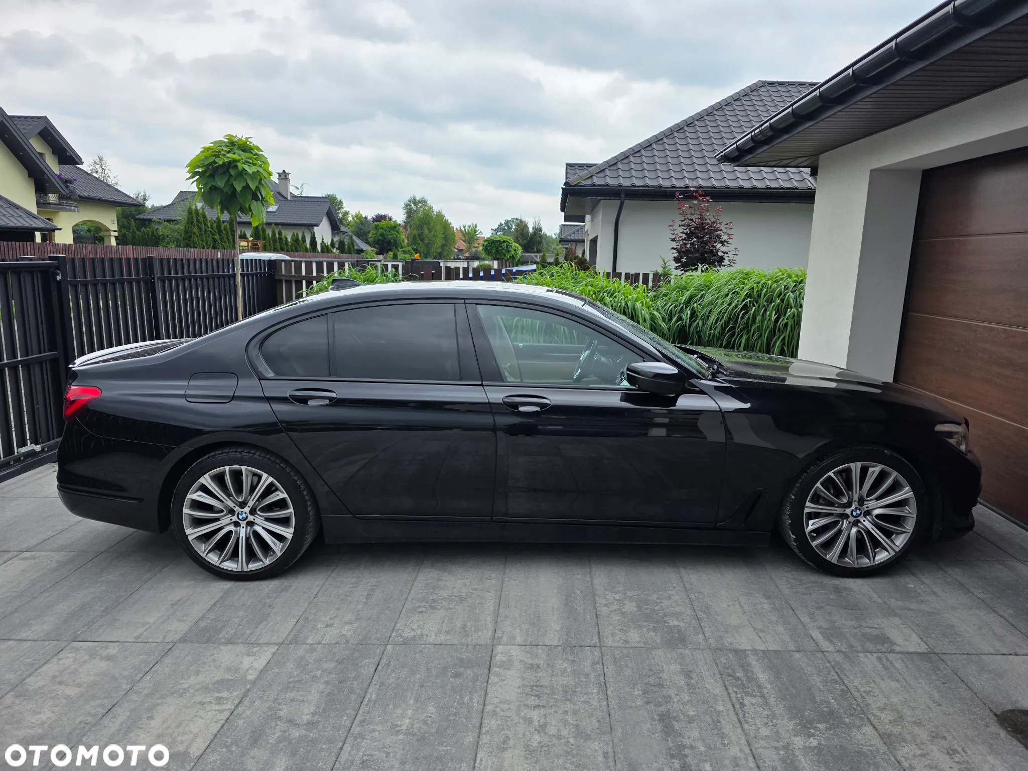 BMW Seria 7 750i xDrive - 2