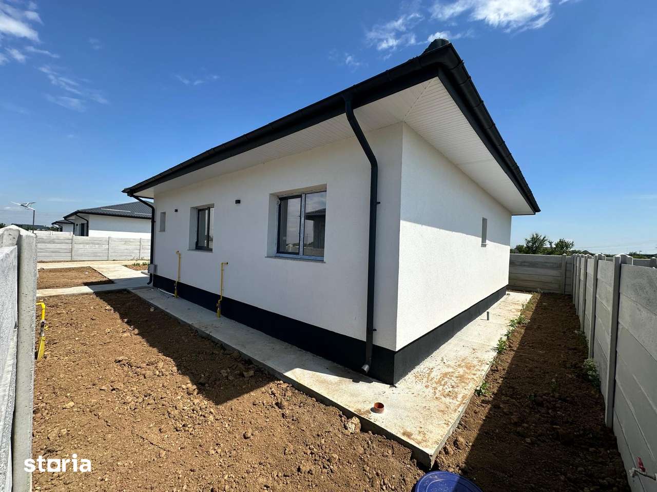 Casa in Clinceni cu incalzire in pardoseala, placa de beton si tripan - Imagine principală: 5/17