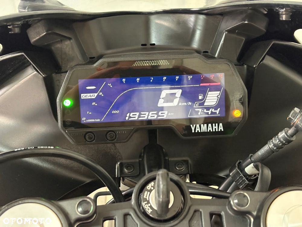 Yamaha YZF - 8