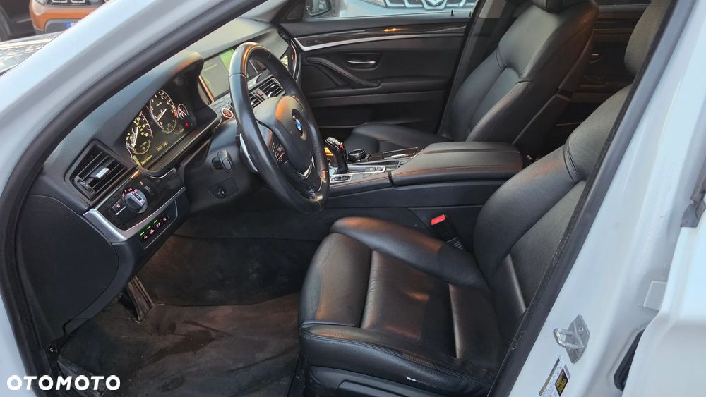 BMW Seria 5 535i Sport-Aut Luxury Line - 14
