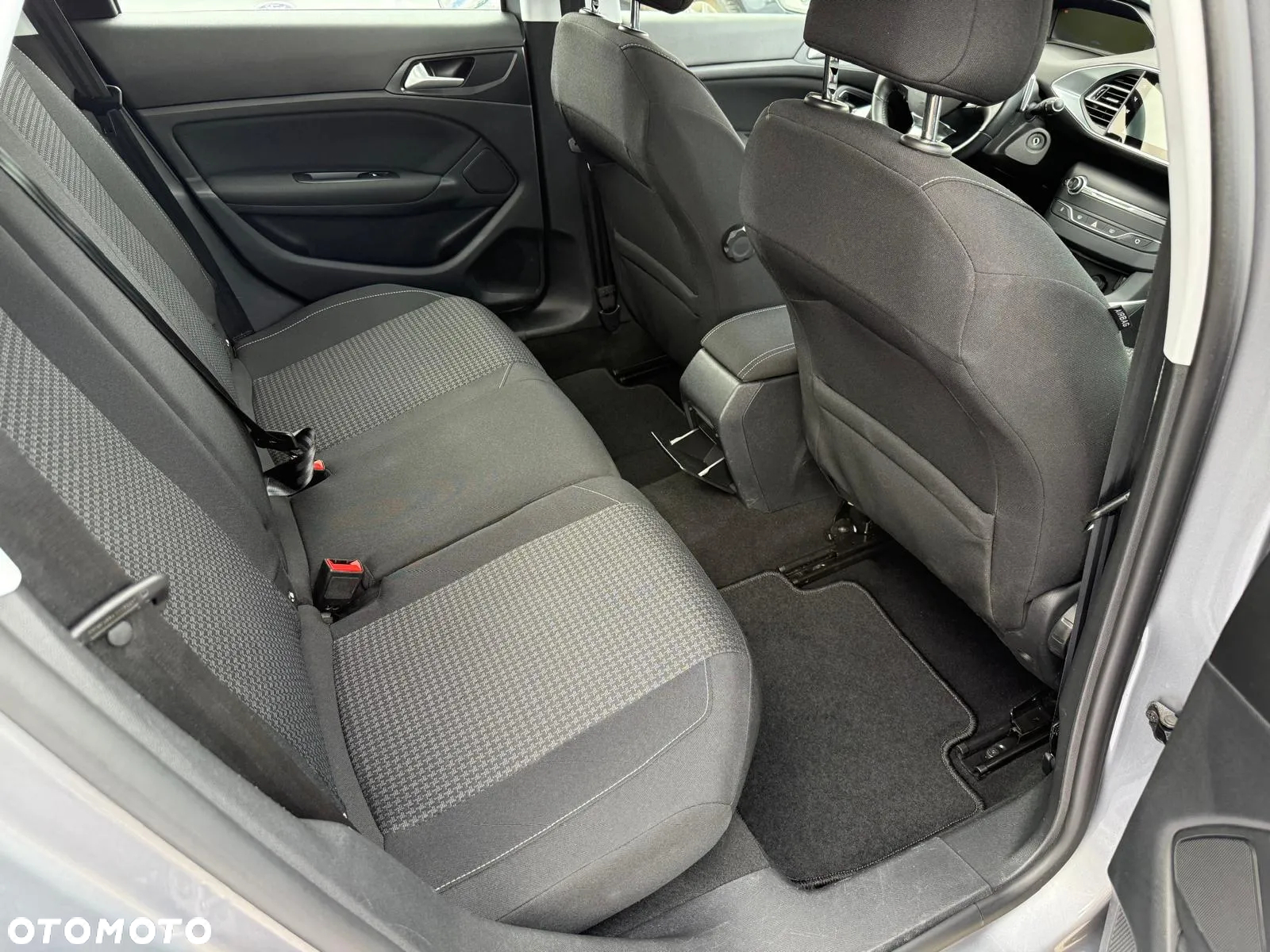 Peugeot 308 SW 1.5 BlueHDi Allure Pack S&S EAT8 - 38