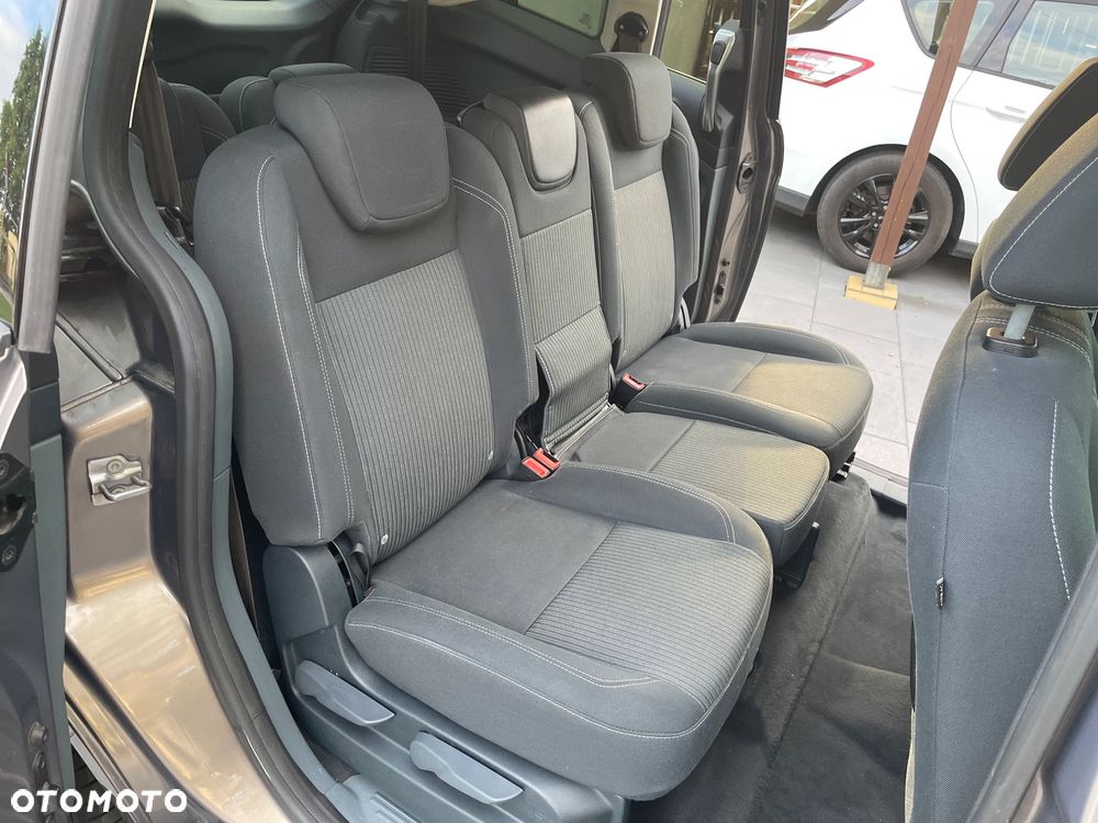 Ford Grand C-MAX - 25