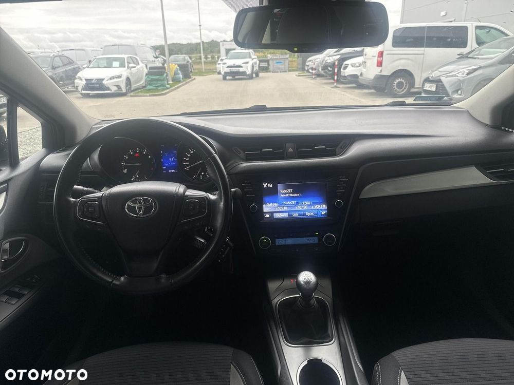 Toyota Avensis - 17
