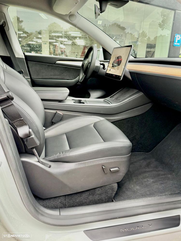 Tesla Model Y Performance Dual Motor AWD - 18