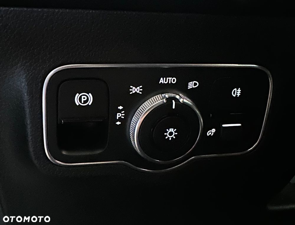 Mercedes-Benz GLB 200 7G-DCT - 22