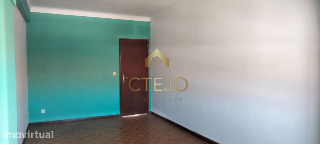 APARTAMENTO T2 NO CENTRO DE SÃO JOÃO DA TALHA PARA ARRENDAMENTO - Grande imagem: 5/25