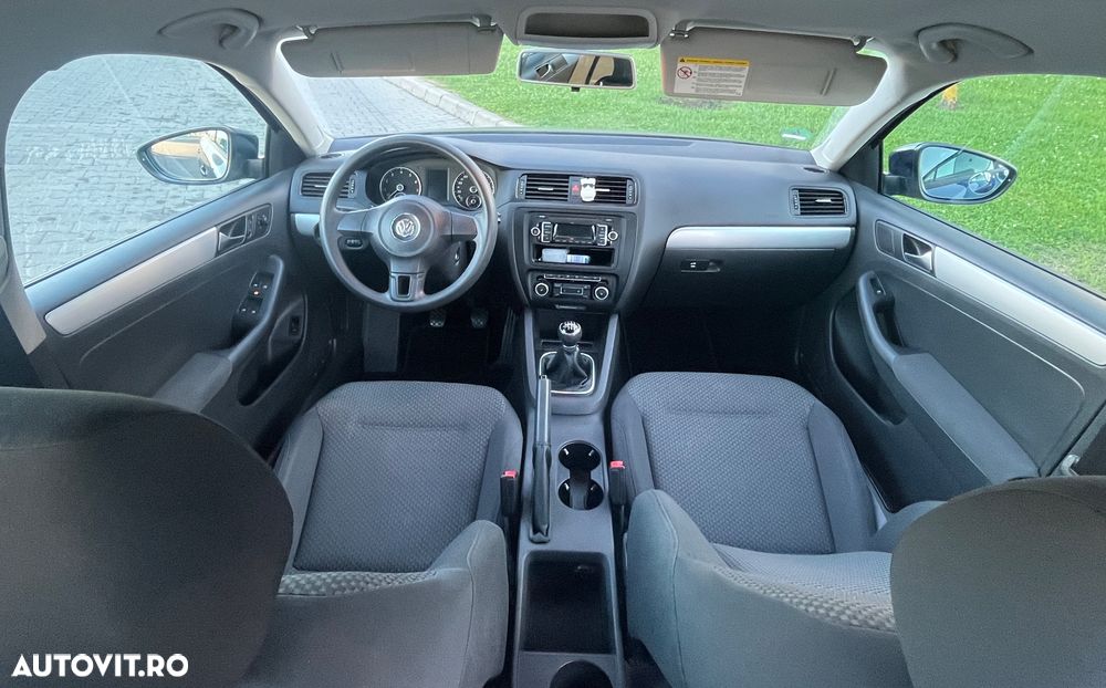 Volkswagen Jetta - 7