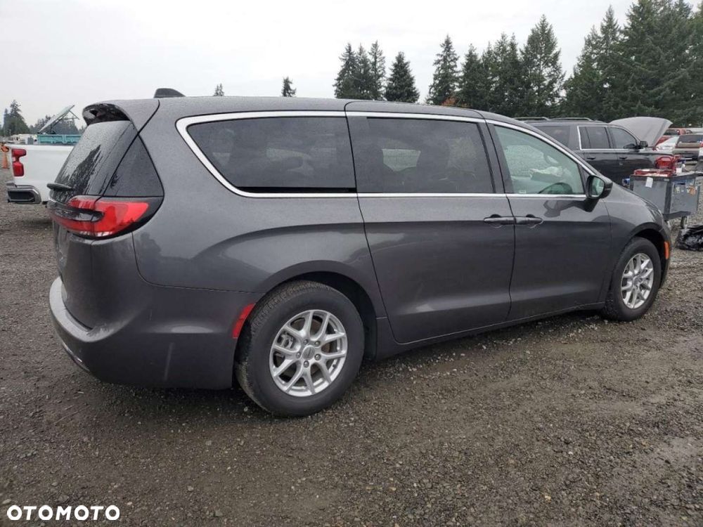 Chrysler Pacifica - 3