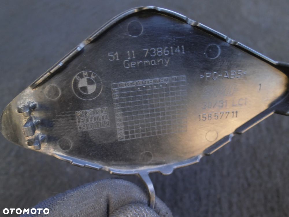 BMW 3 F30 F31 ZAŚLEPKA PRZEDNIEGO ZDERZAKA PRZÓD HAKA UCHA HOLOWNICZEGO 7386141 CZARNA ORYGINAŁ - 2