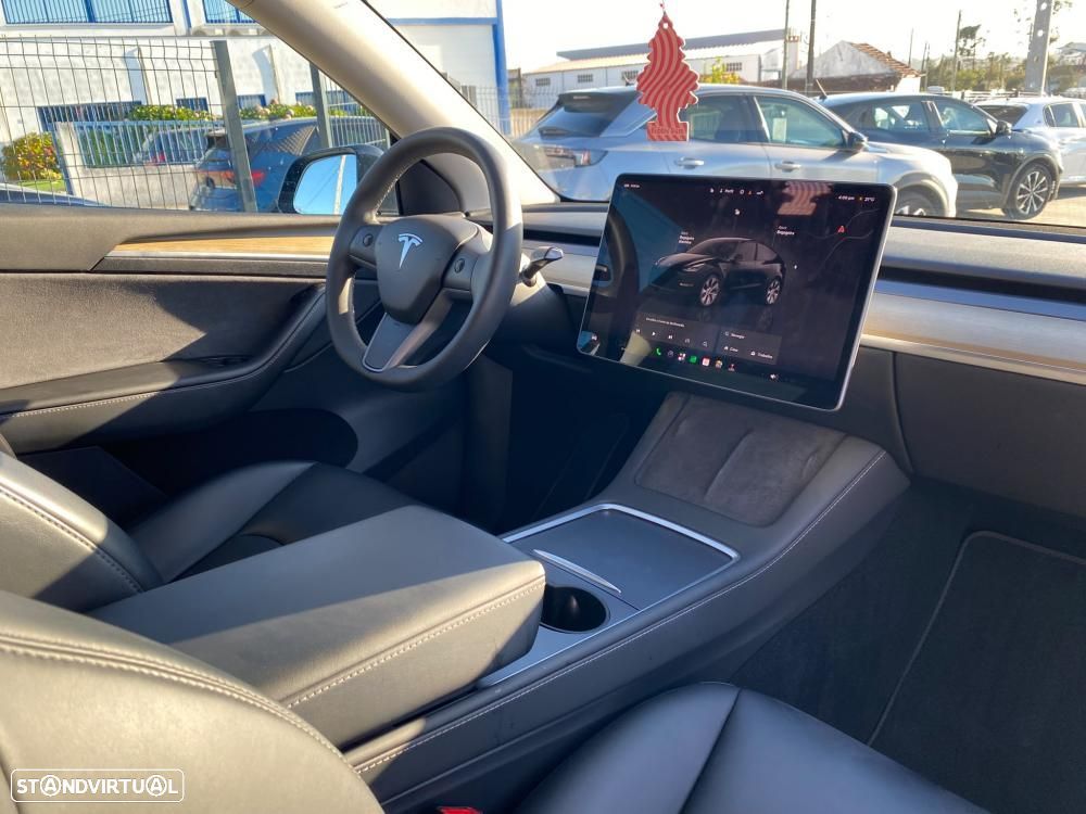 Tesla Model Y Standard RWD - 7