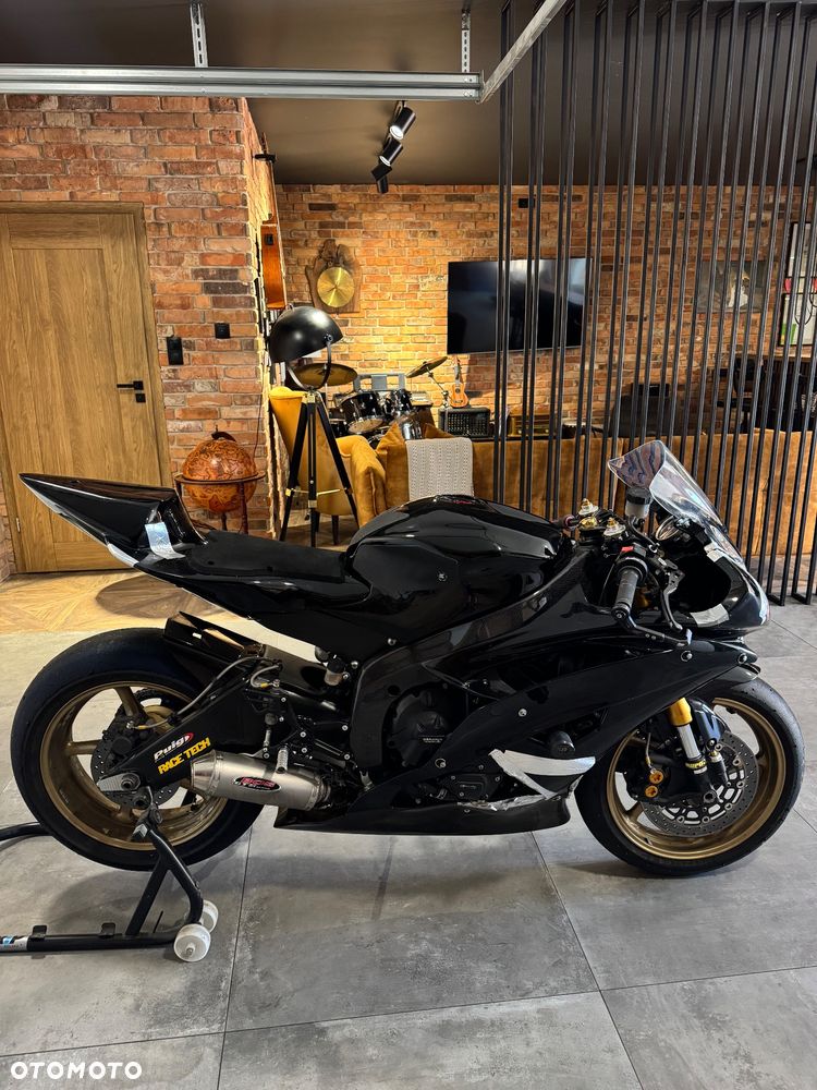 Yamaha R6 - 1