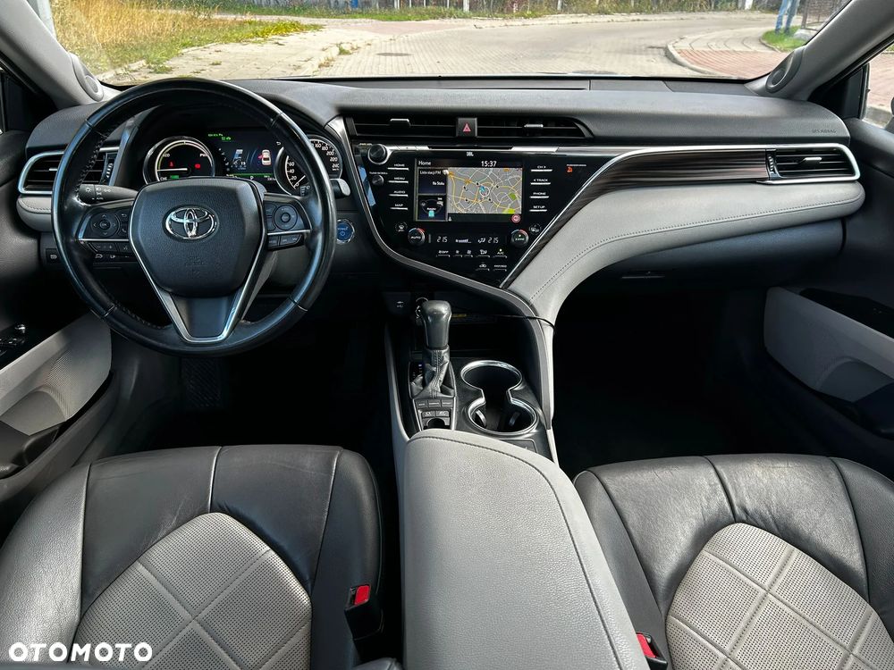 Toyota Camry Business Edition - 12