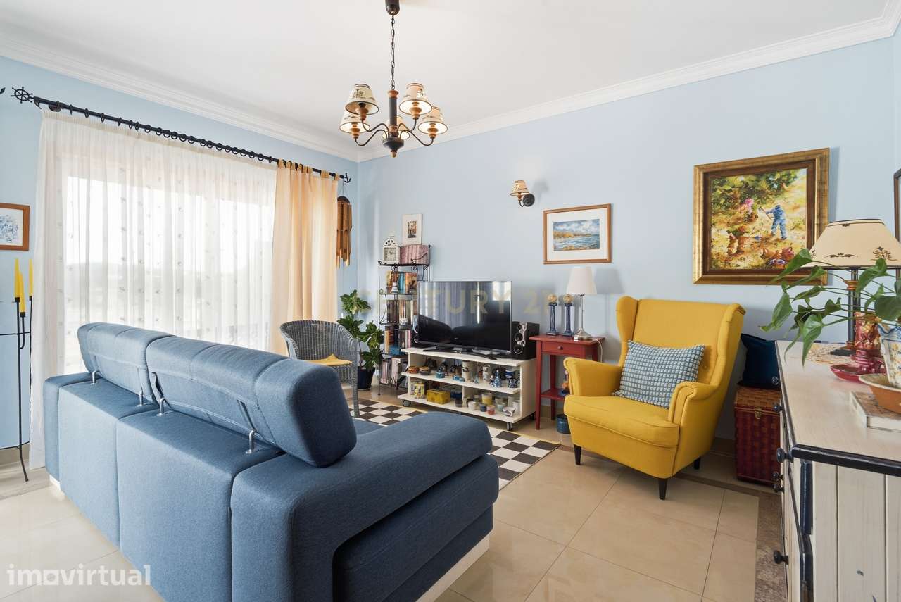 Apartamento T3 com 2 varandas, suíte e garagem no Cacém - Grande imagem: 2/24