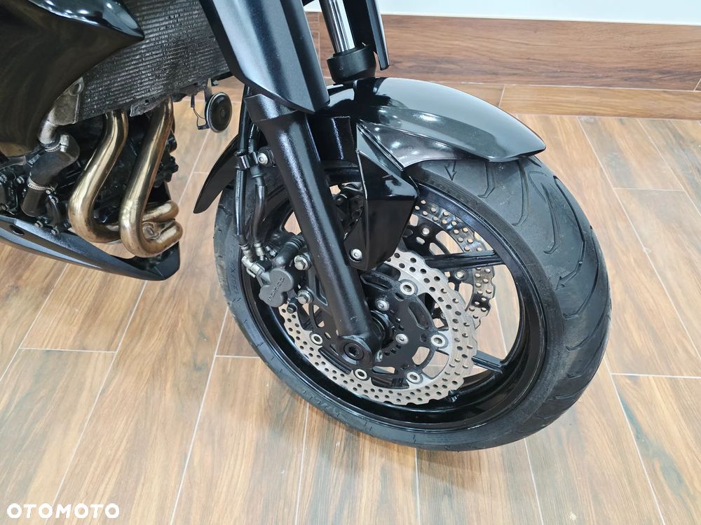 Kawasaki ER - 8