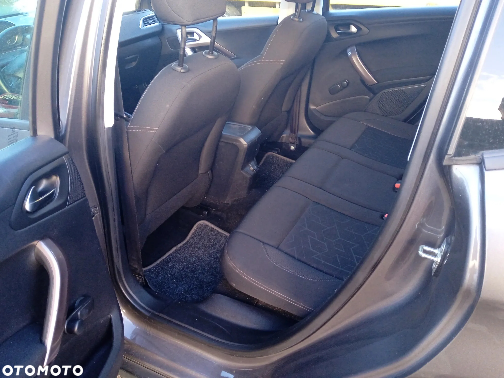 Peugeot 2008 1.2 Pure Tech Active - 12