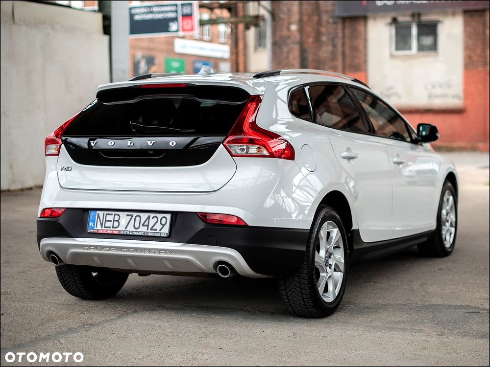 Volvo V40 Cross Country - 10