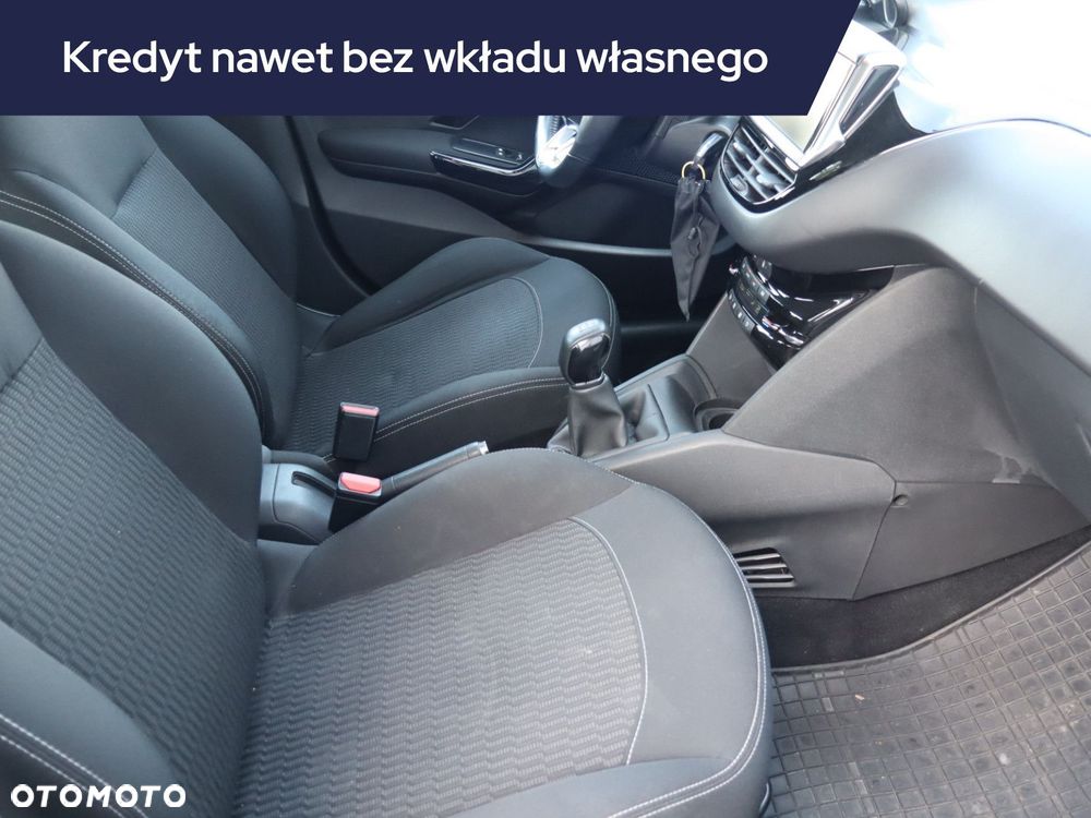 Peugeot 208 - 11