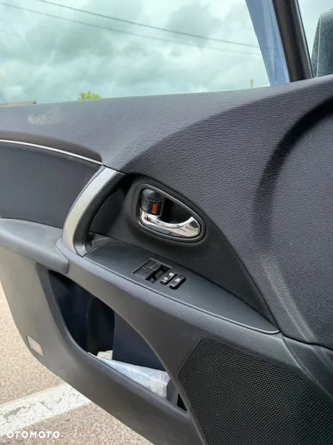 Toyota Avensis 1.6 Active - 8