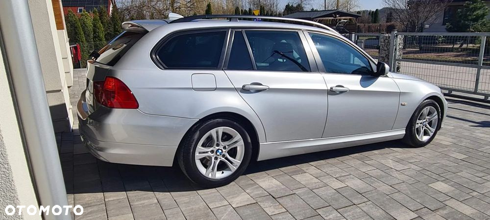 BMW Seria 3 320d DPF Touring - 4