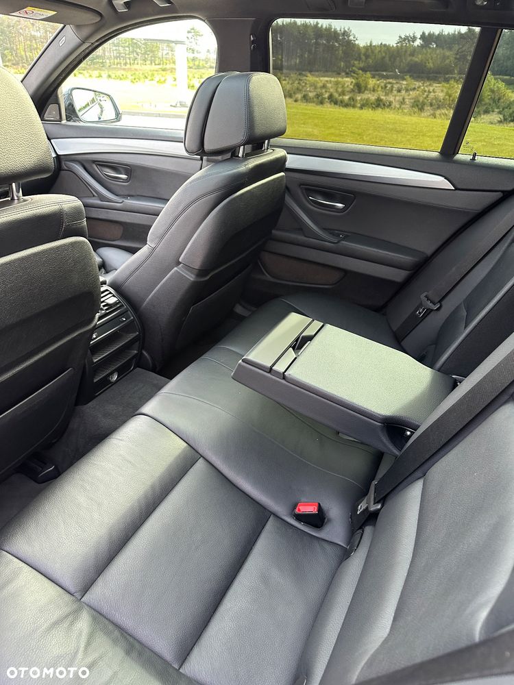 BMW Seria 5 530d xDrive Touring Sport-Aut - 29