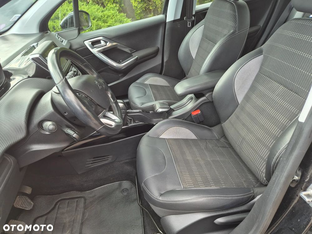 Peugeot 2008 1.2 Pure Tech Active S&S - 11