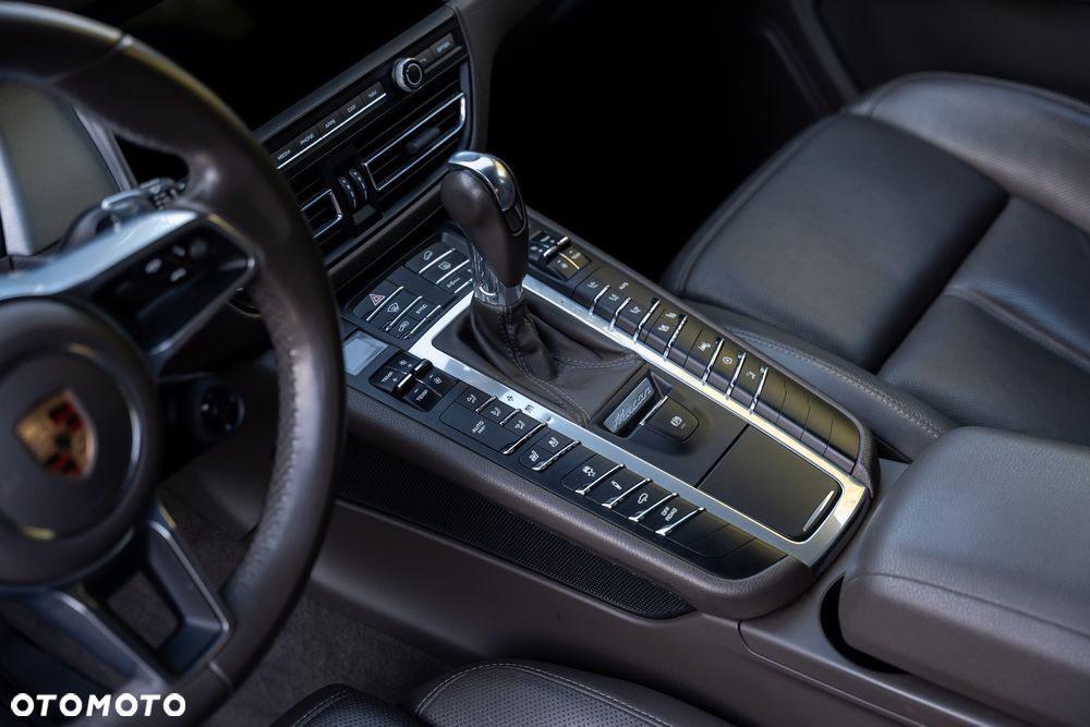 Porsche Macan Standard - 24