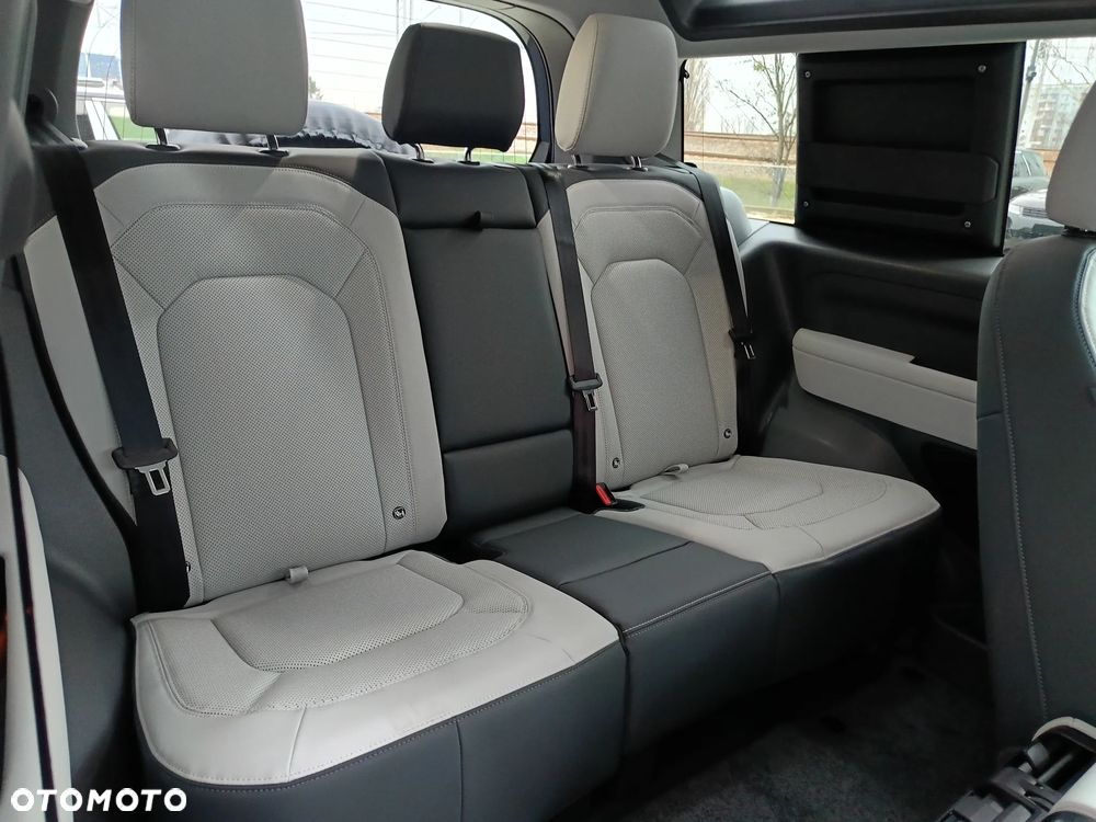 Land Rover Defender 3.0 D250 mHEV X-Dynamic SE - 17