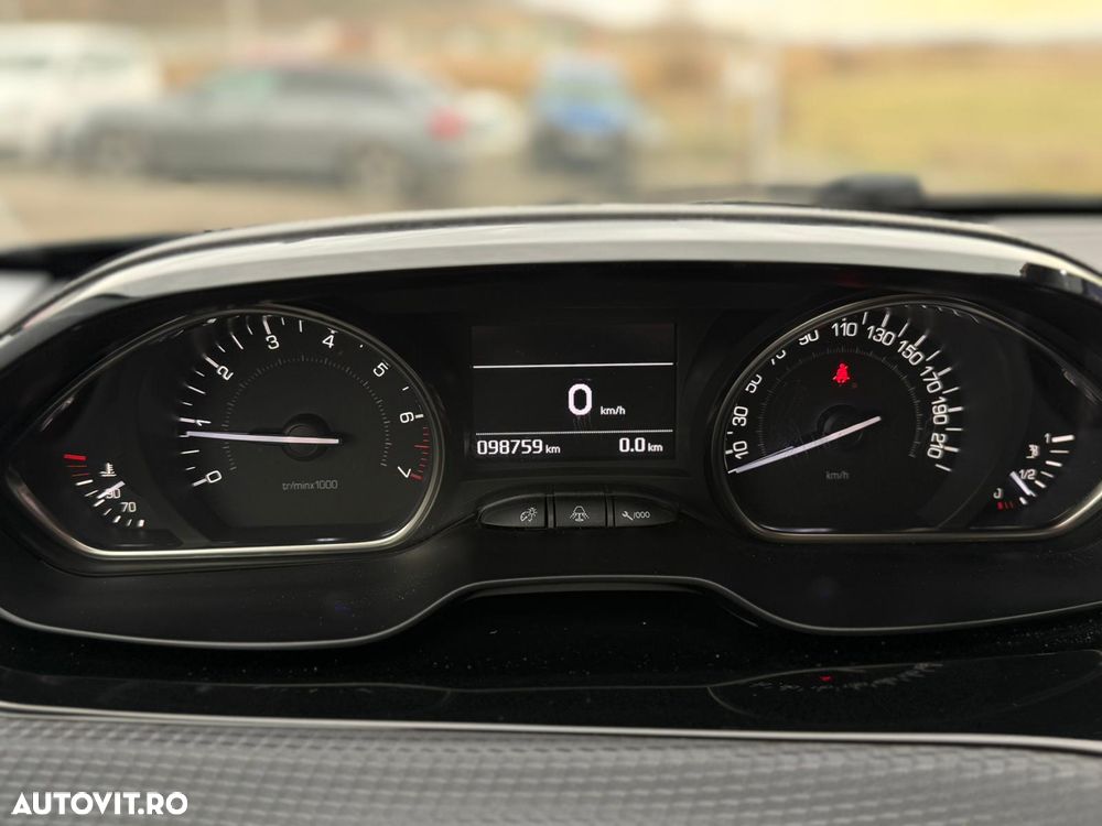 Peugeot 2008 1.2 L PureTech Allure - 14