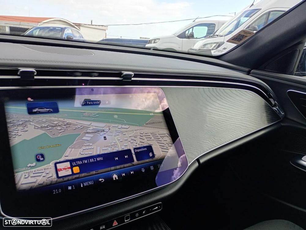 Mercedes-Benz E 300 e AMG Line - 28