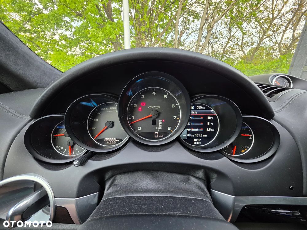 Porsche Cayenne - 18