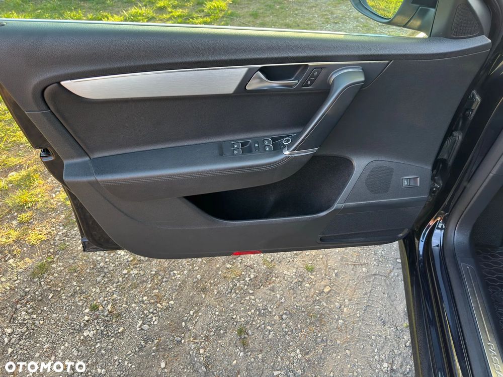 Volkswagen Passat - 11