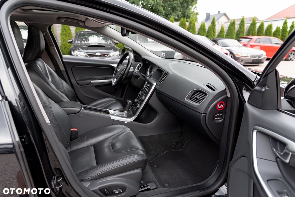 Volvo V60 T6 AWD Geartronic Summum - 24
