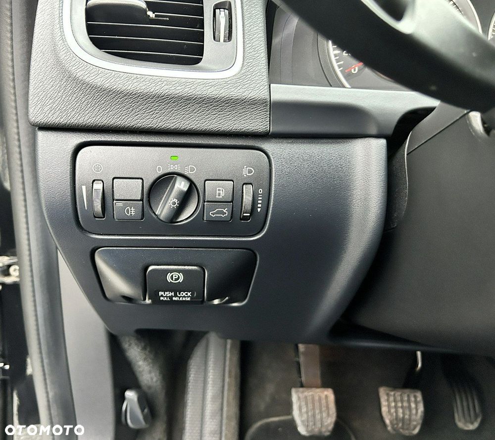 Volvo V60 D2 Momentum - 14