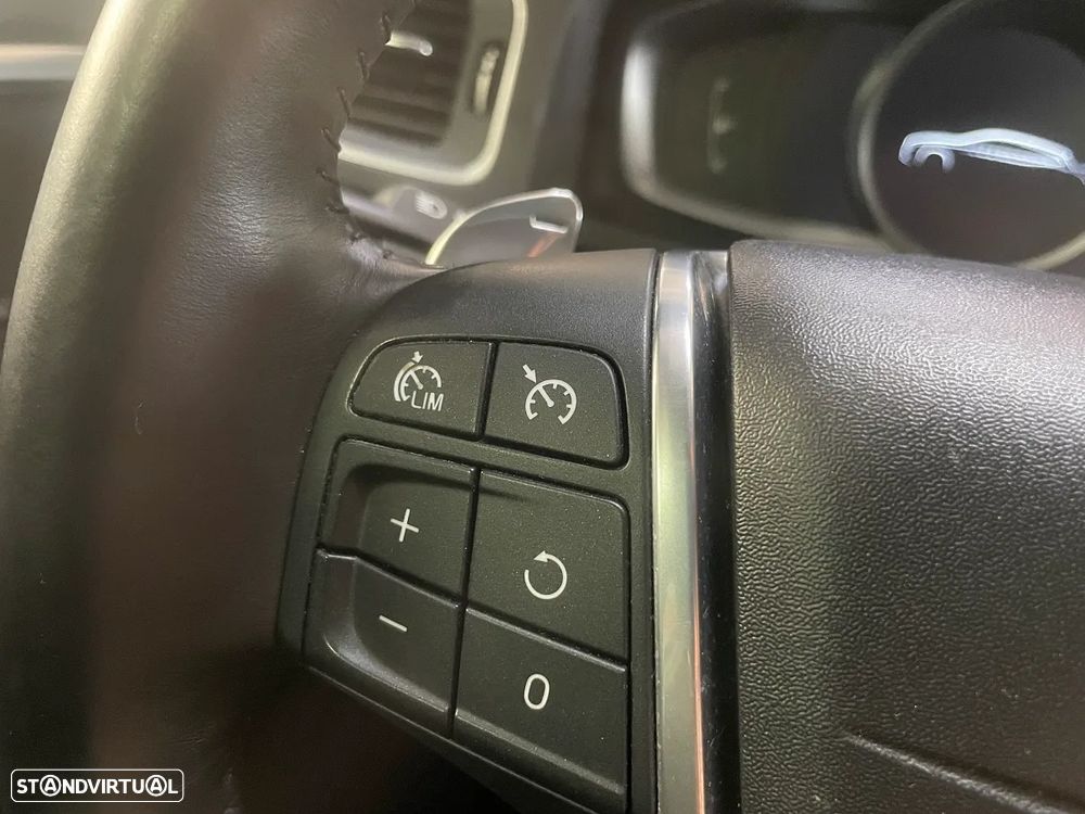 Volvo V60 Cross Country 2.0 D3 Momentum Geartronic - 21