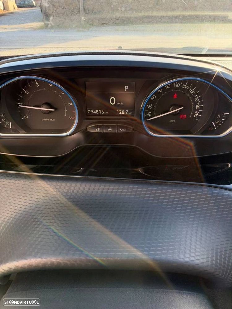 Peugeot 2008 1.2 PureTech Allure EAT6 - 14