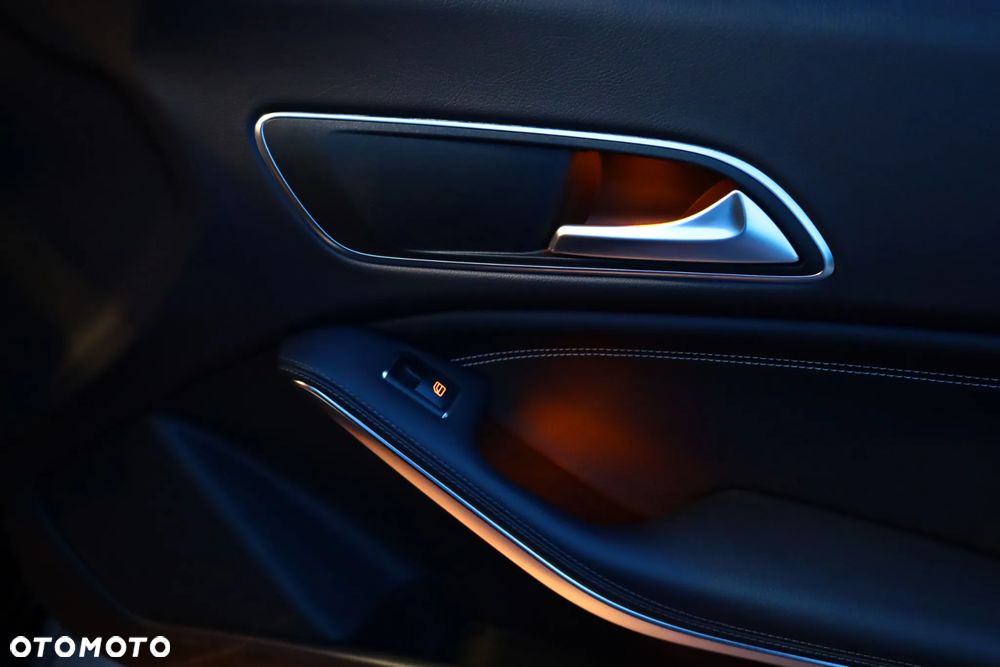 Mercedes-Benz CLA 180 7G-DCT Peak Edition - 39