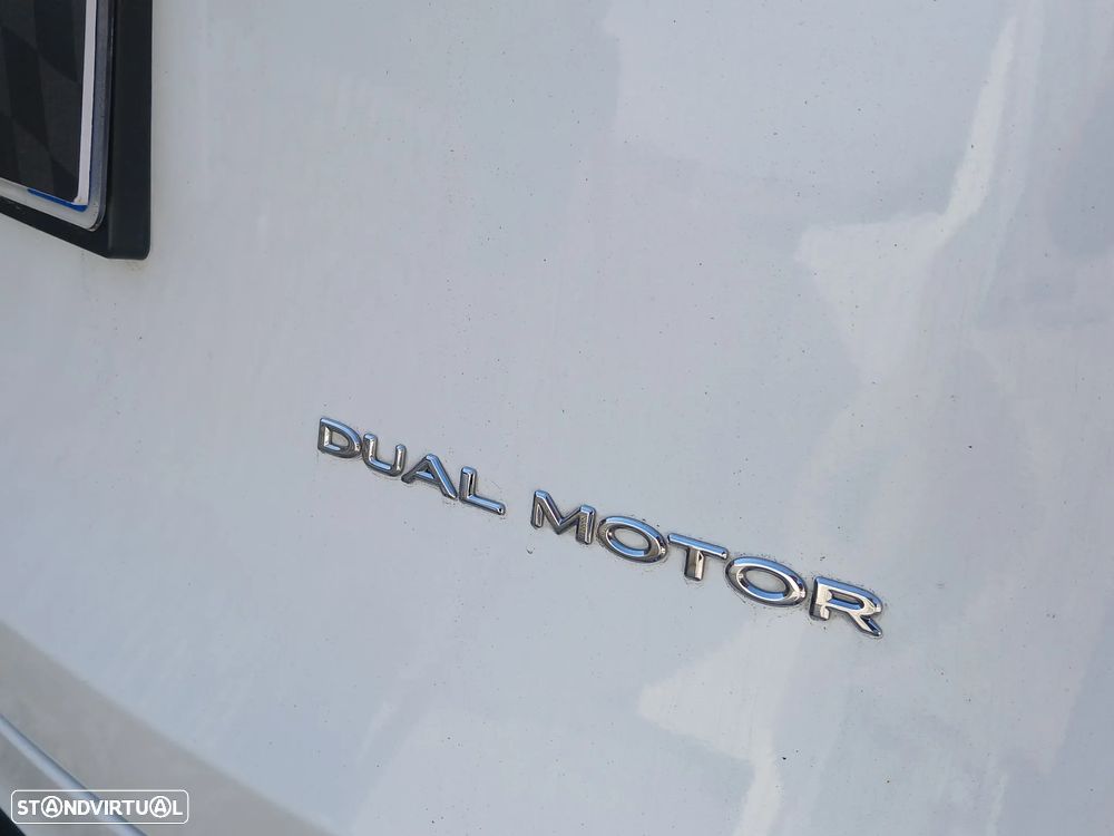 Tesla Model Y Long Range Dual Motor AWD - 8
