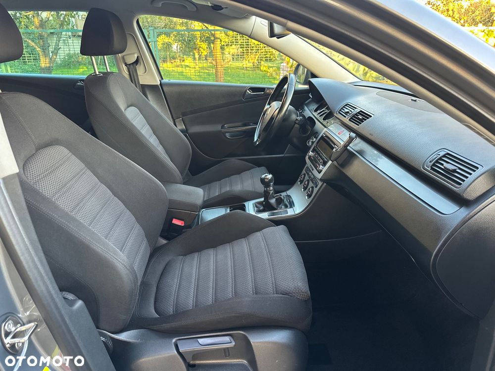 Volkswagen Passat 2.0 TDI DPF Sportline - 10