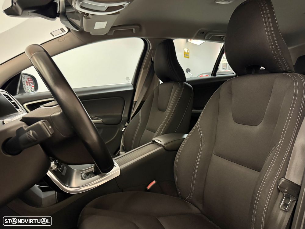 Volvo V60 2.0 D2 Momentum - 10