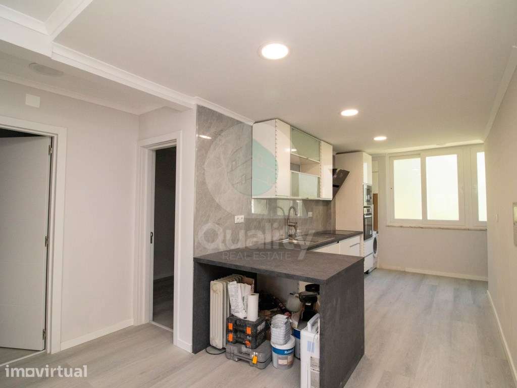 Apartamento T2 totalmente remodelado, localizado numa das zonas mai... - Grande imagem: 4/26