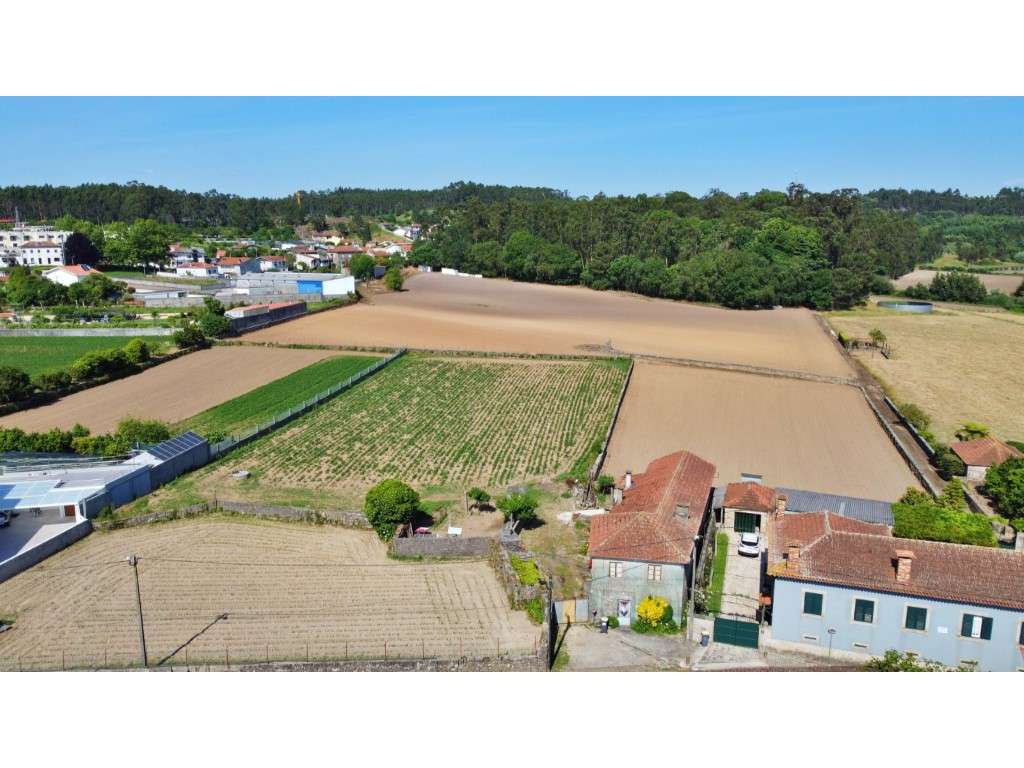 Moradia com terreno no Castêlo da Maia - Grande imagem: 2/4