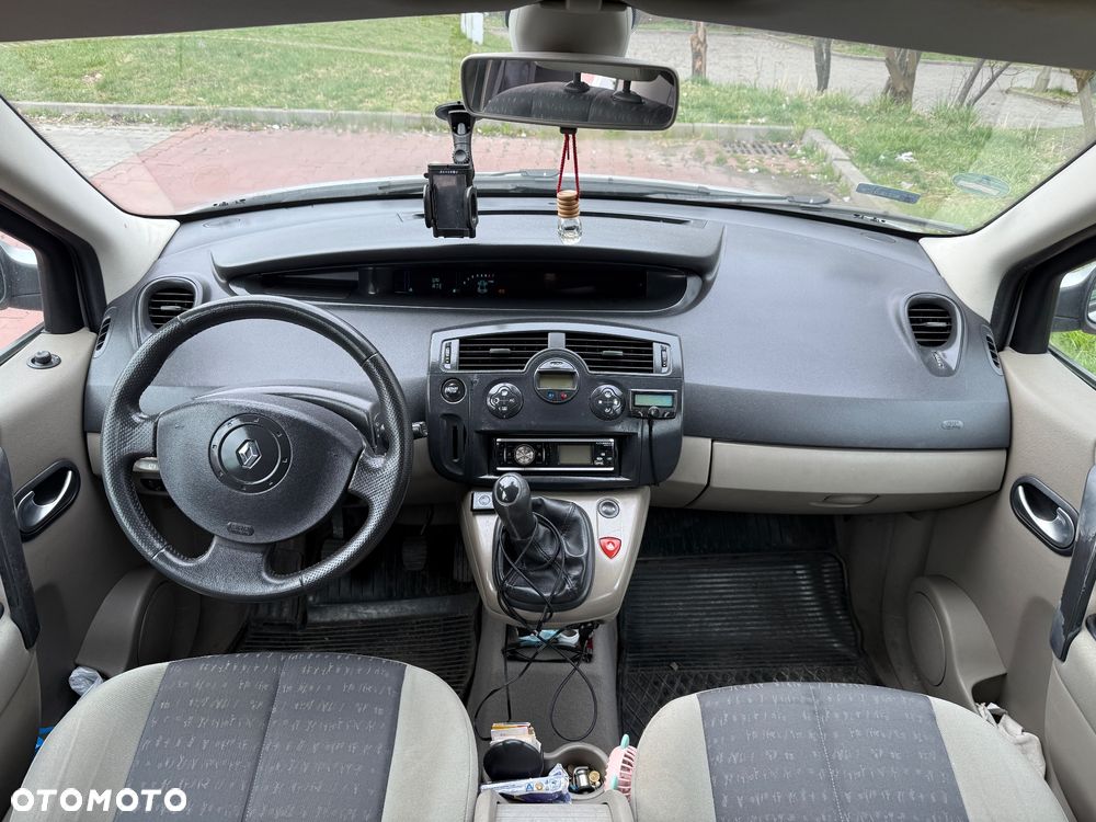 Renault Scenic 1.6 16V Confort Expression - 9