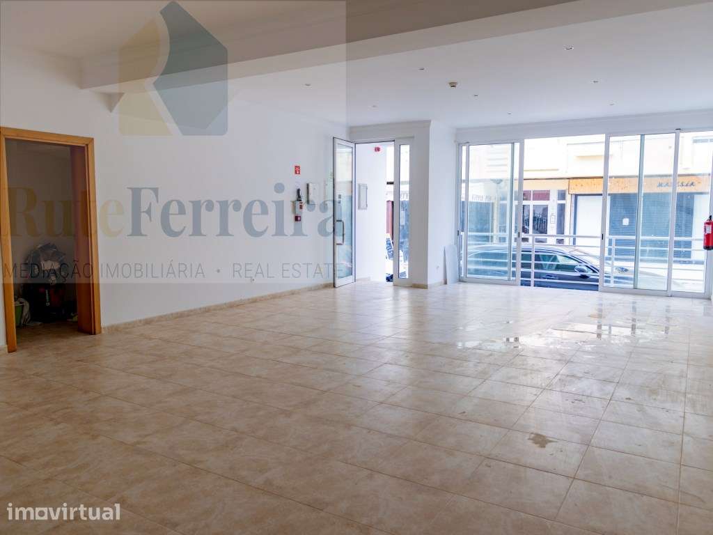 Loja Comercial à Venda - Armação de Pêra-Algarve - Grande imagem: 5/14