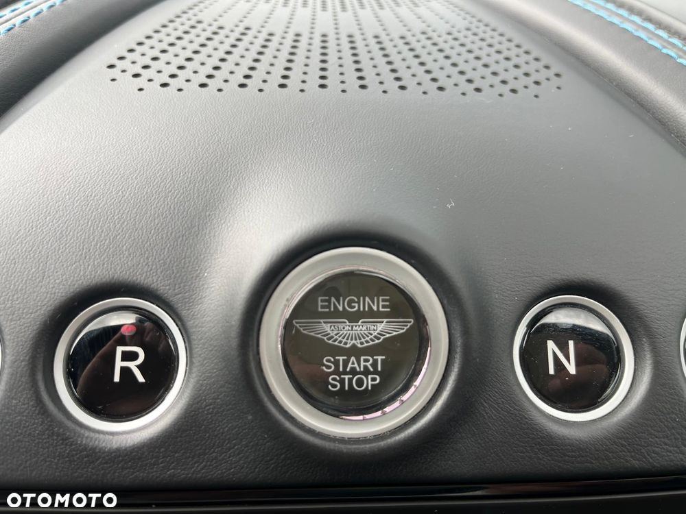 Aston Martin DBX - 15