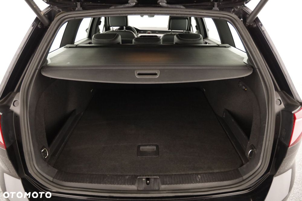 Volkswagen Passat - 11